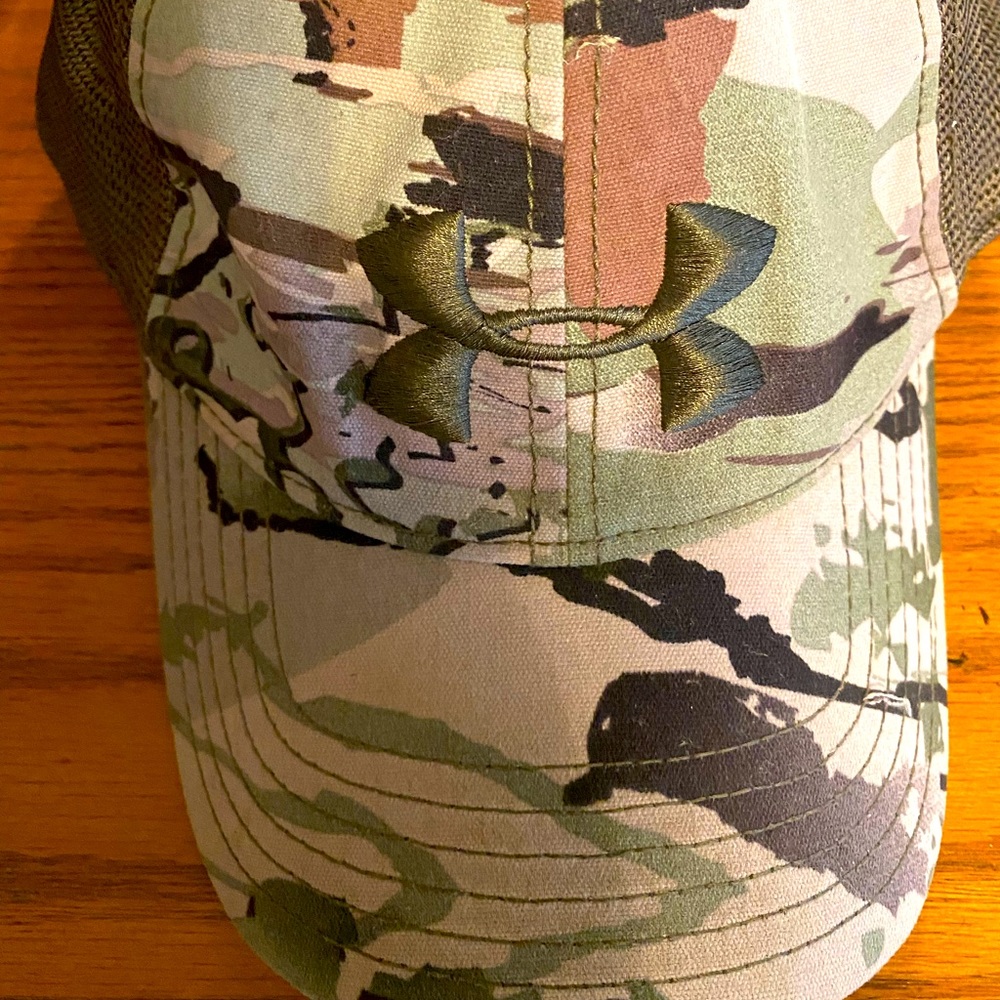 Men’s Under Armor camo ball cap